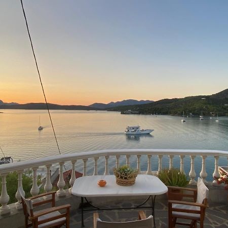 Kasteli Suite Poros Town Eksteriør billede