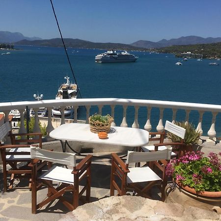 Kasteli Suite Poros Town Eksteriør billede