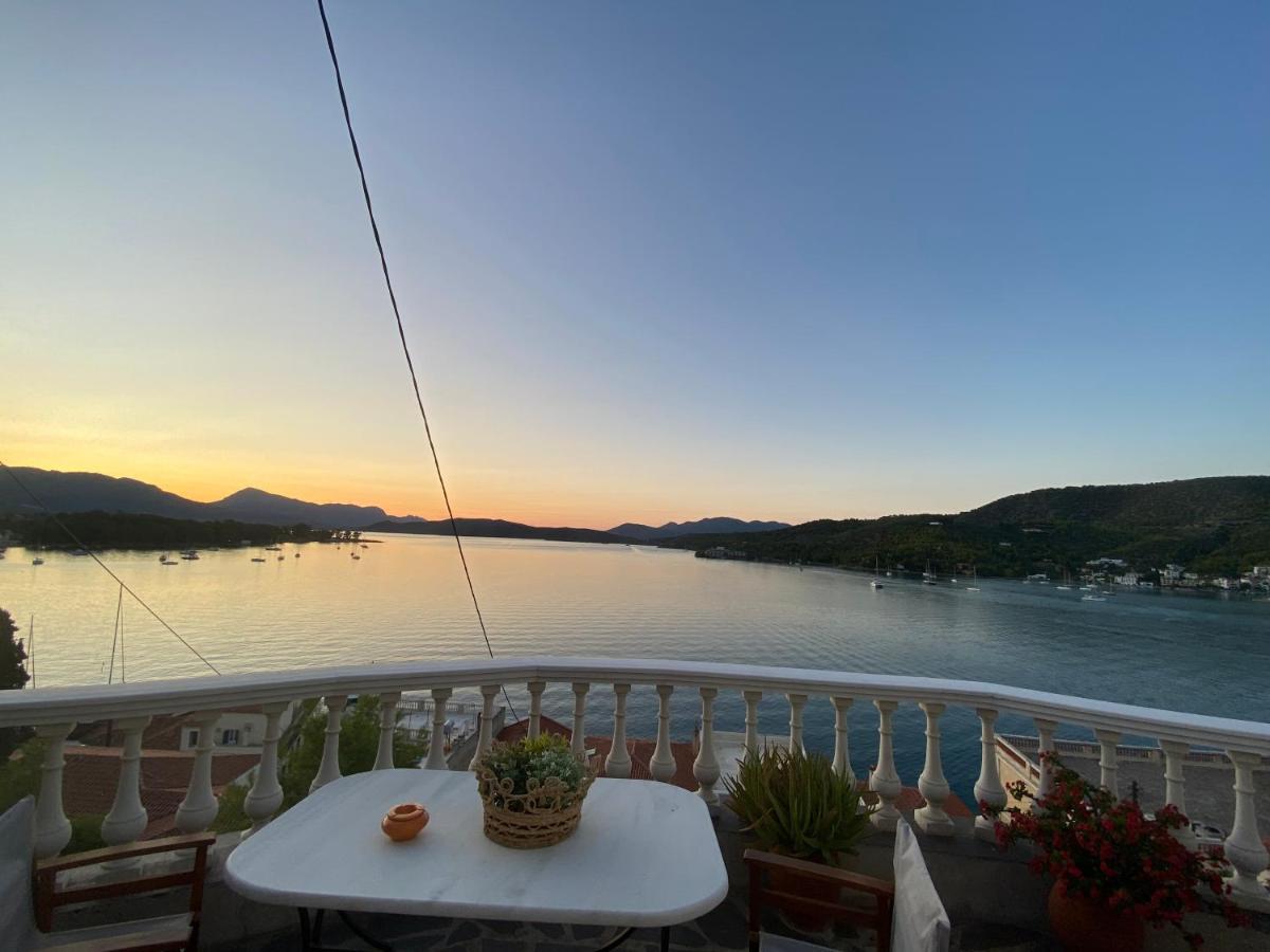 Kasteli Suite Poros Town Eksteriør billede