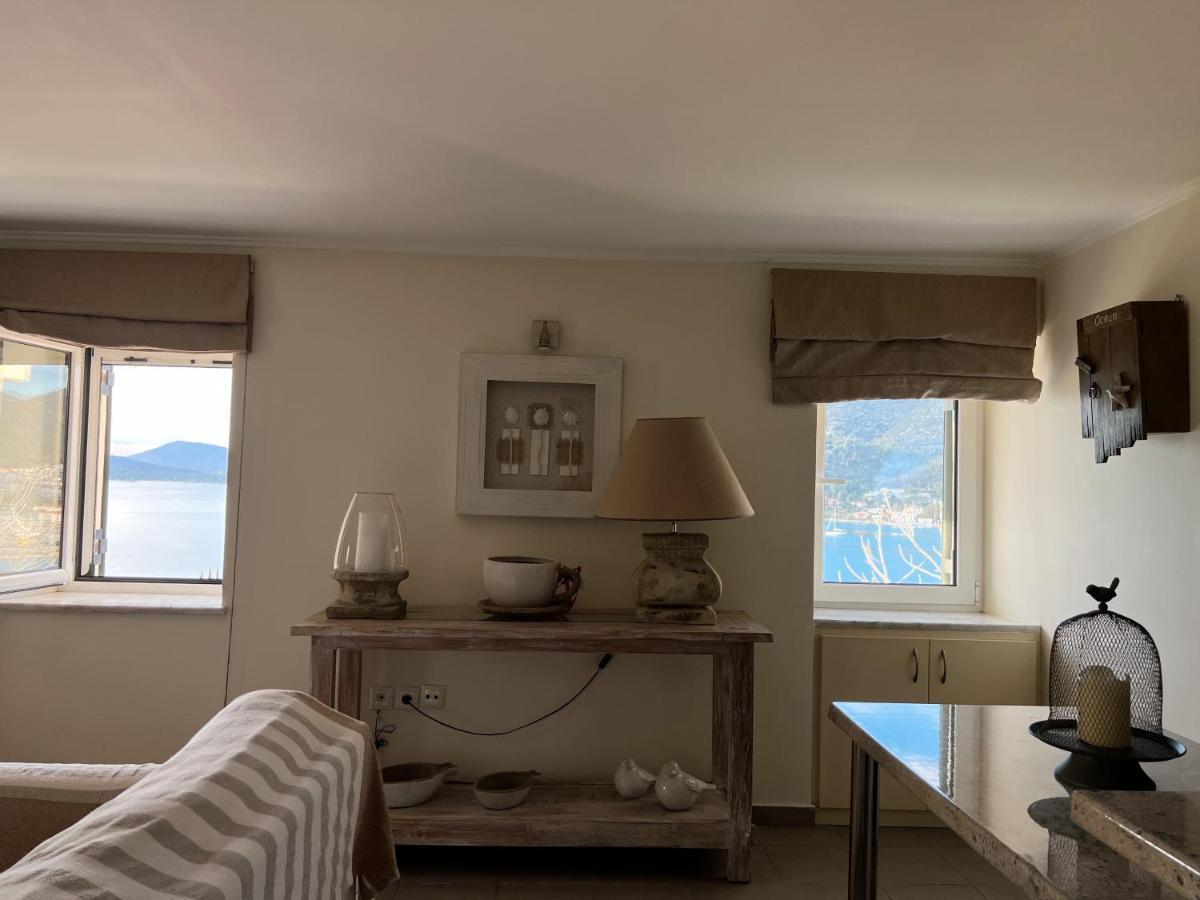 Kasteli Suite Poros Town Eksteriør billede