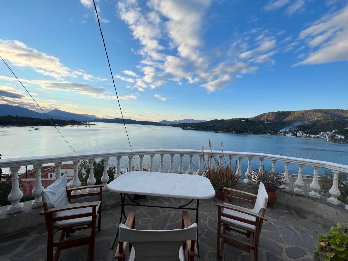 Kasteli Suite Poros Town Eksteriør billede