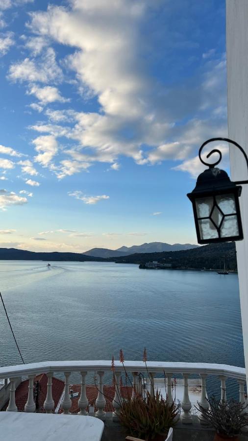 Kasteli Suite Poros Town Eksteriør billede