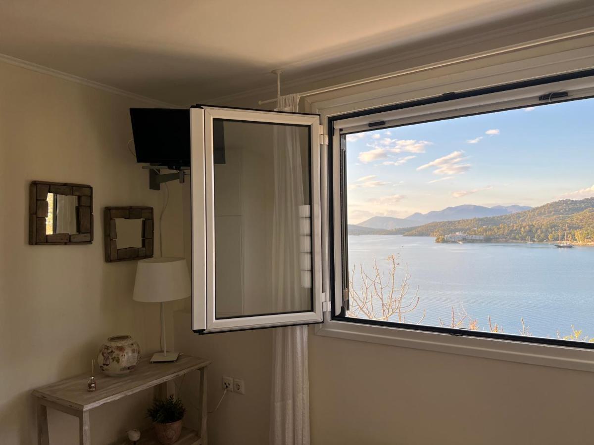 Kasteli Suite Poros Town Eksteriør billede
