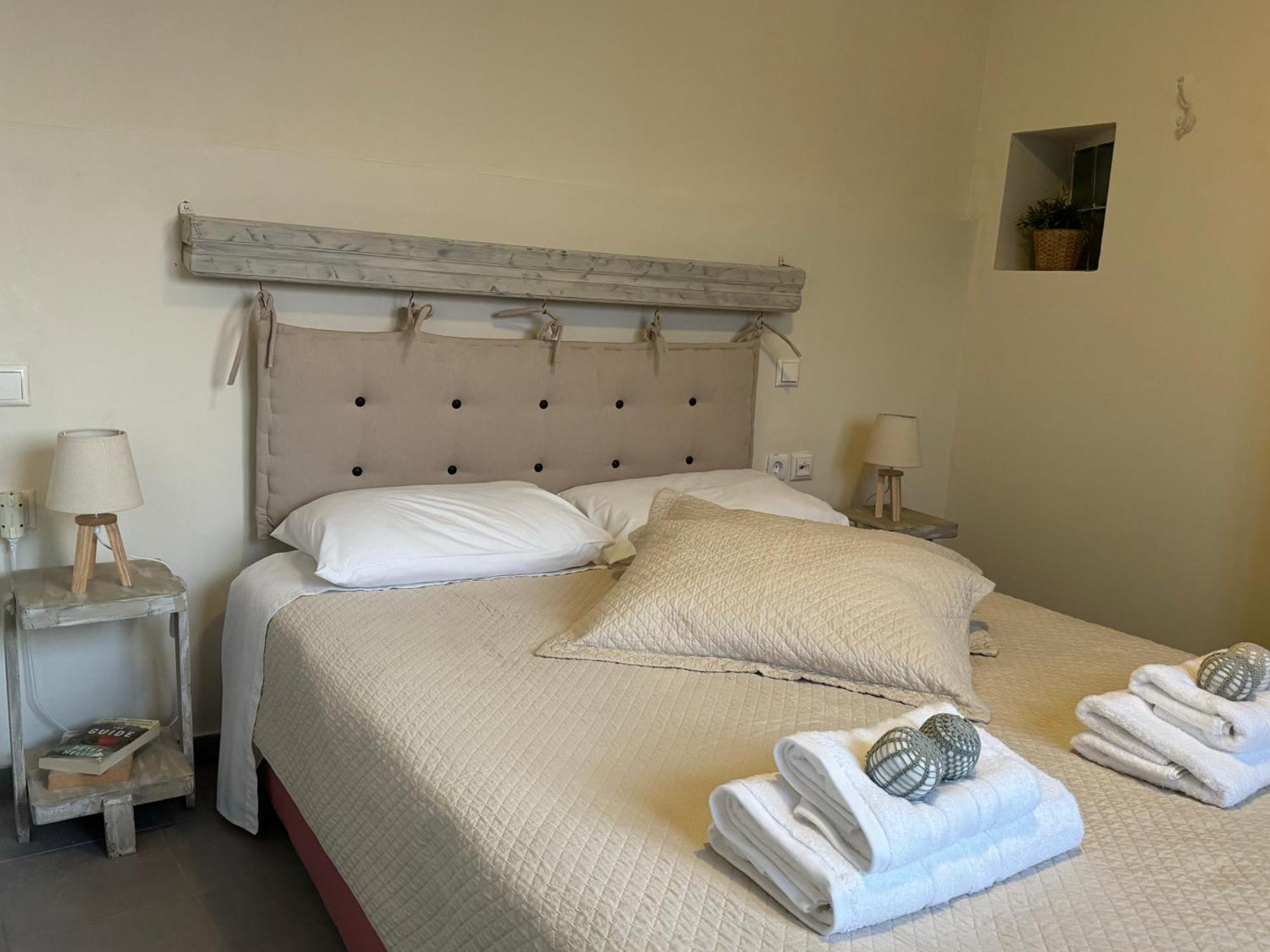 Kasteli Suite Poros Town Eksteriør billede