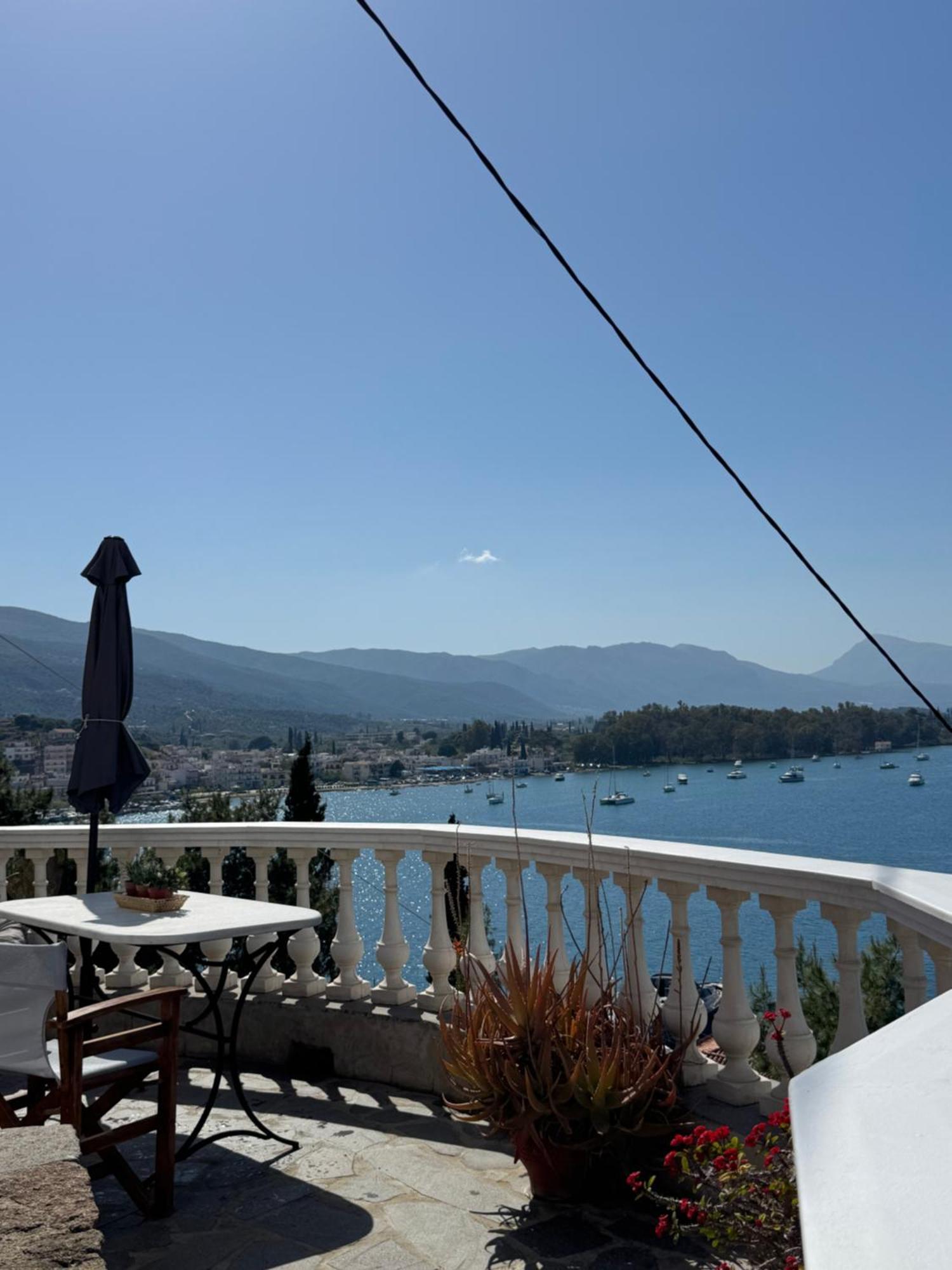 Kasteli Suite Poros Town Eksteriør billede