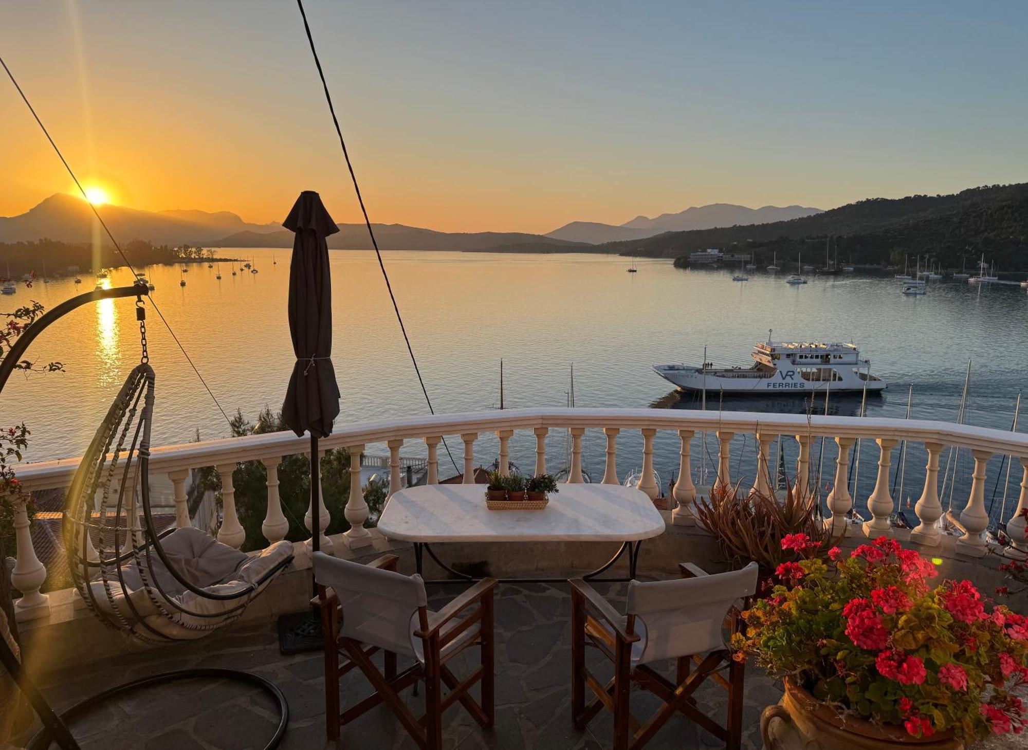 Kasteli Suite Poros Town Eksteriør billede