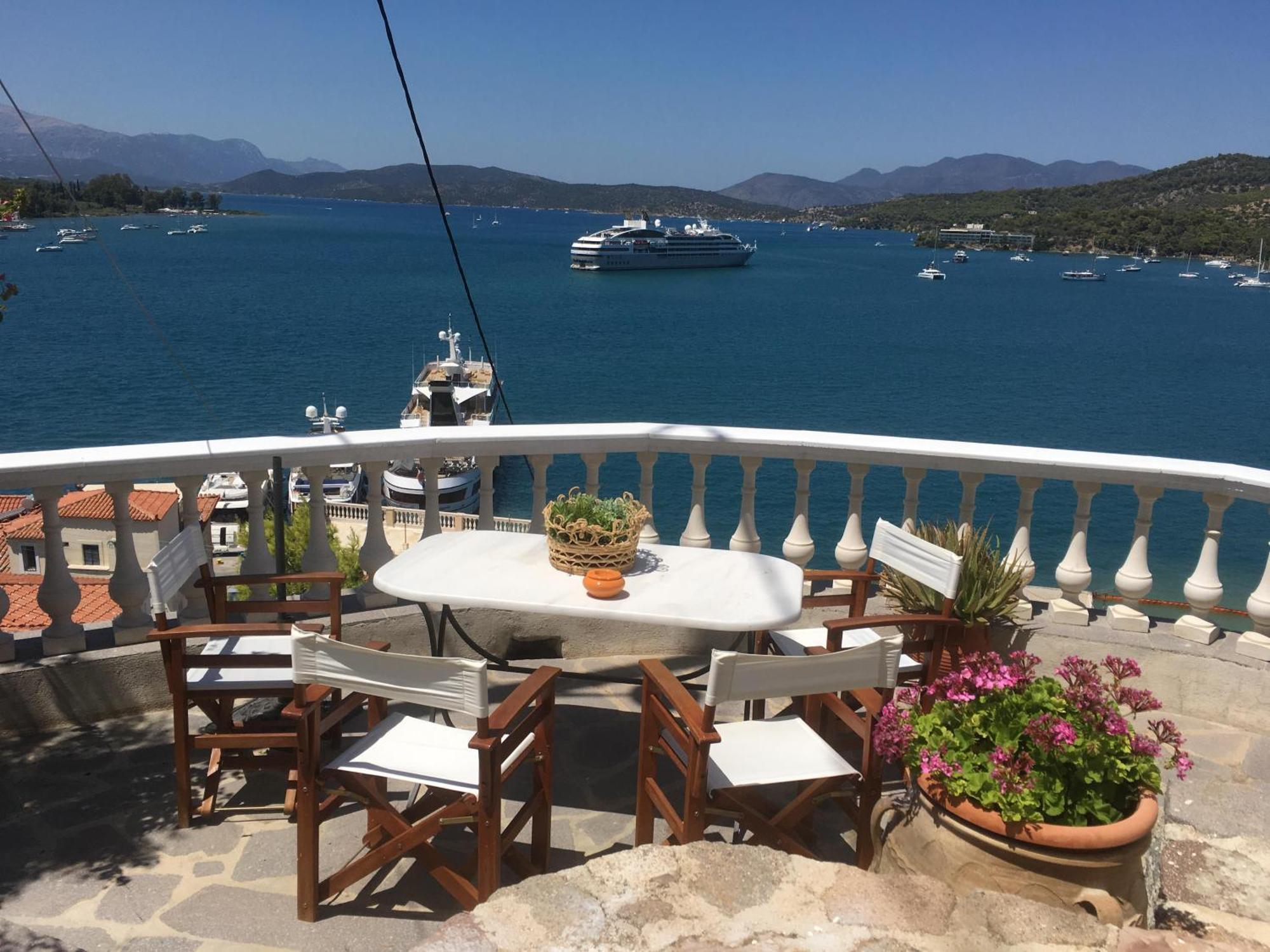 Kasteli Suite Poros Town Eksteriør billede