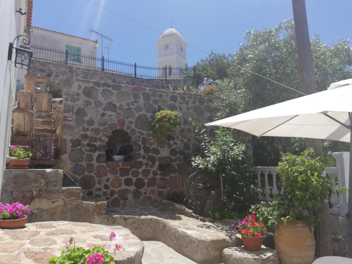 Kasteli Suite Poros Town Eksteriør billede
